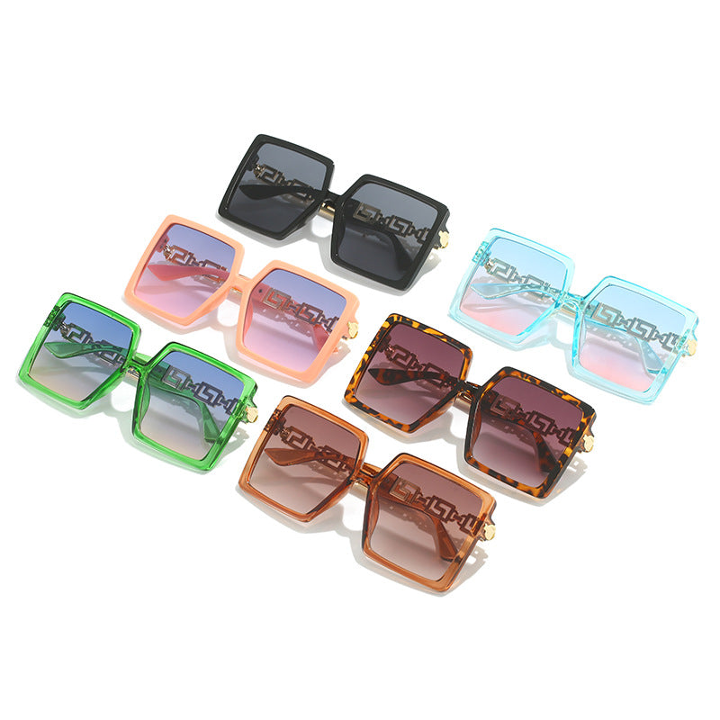 Damen quadratische Sonnenbrille mit luxuriösen Akzenten Karnz