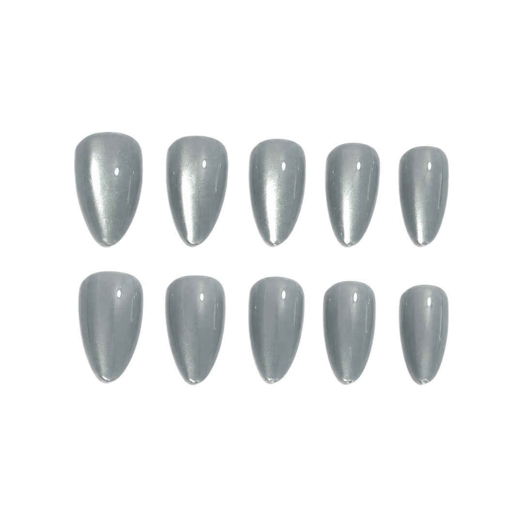 Kunstnägel mit Metallic und Glitzernden Finish Karnz