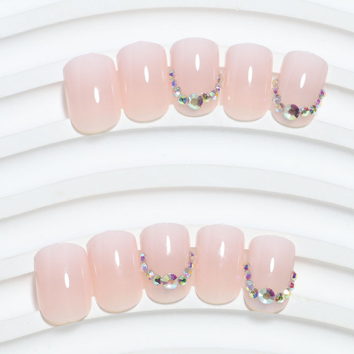 Elegantly Designed Press-On Nail Set Karnz