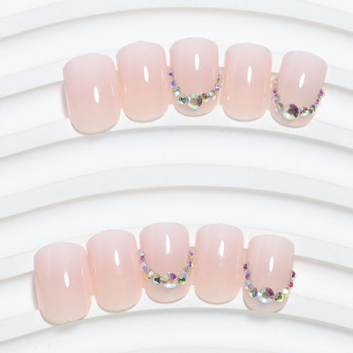 Elegantly Designed Press-On Nail Set Karnz