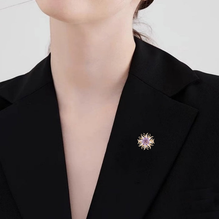Elegante Brosche mit Funkelnden Kristallen Karnz