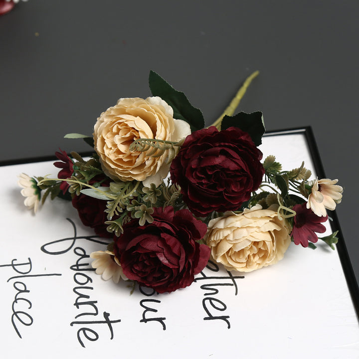 Elegante falsche Blumendekoration