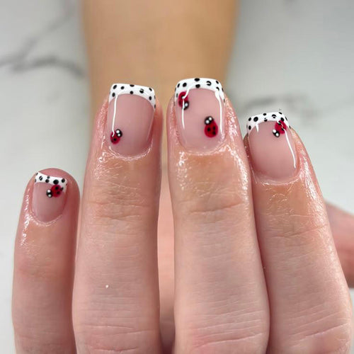 Kunstnägel mit niedlichen Marienkäfer-Motiven Karnz