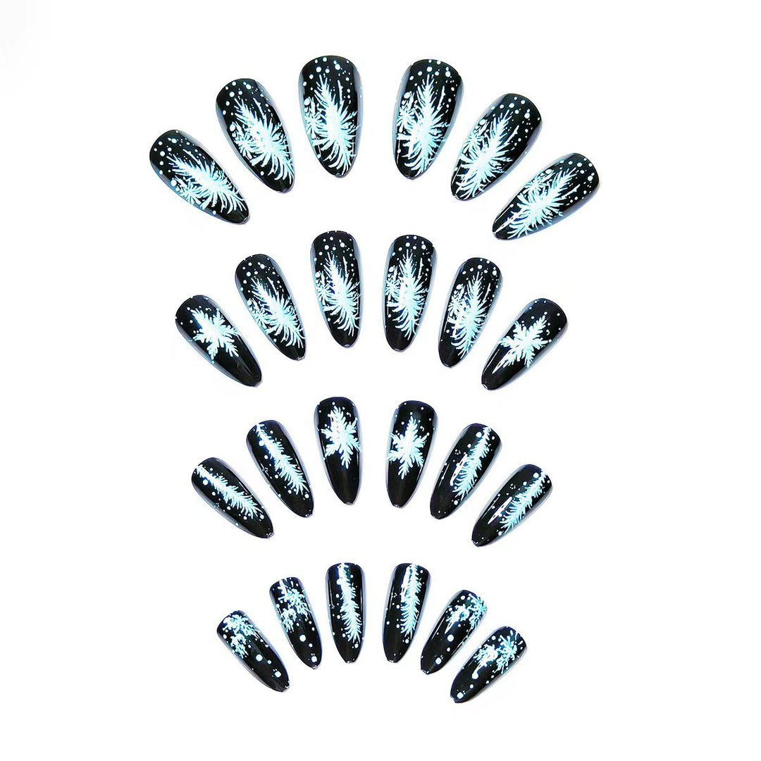 Elegante Kunstnägel mit Schneeflocken-Design Karnz