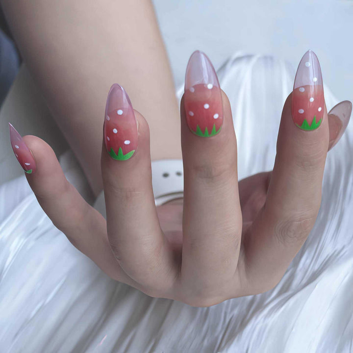 Erdbeer-inspiriertes künstlerisches Press-On-Nagelset Karnz