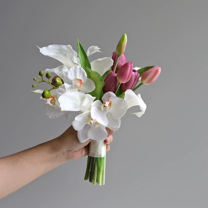 Eleganter floraler Brautstrauß