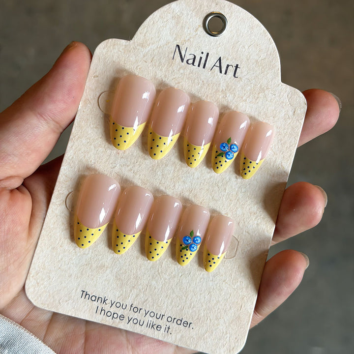 Dekoratives Press-On Nagelkunst Set Karnz