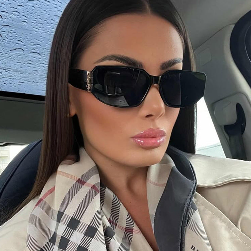 Damen modische Sonnenbrille mit eckigem Design und luxuriösen Details Karnz