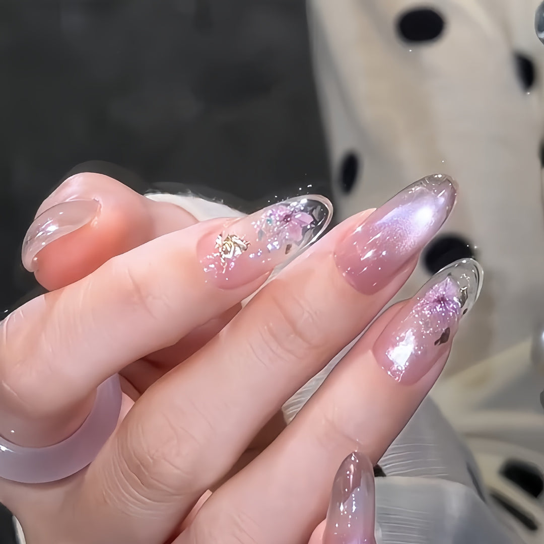 Kunstnägel mit Glamourösem Glitzer- und Blumen-Design Karnz