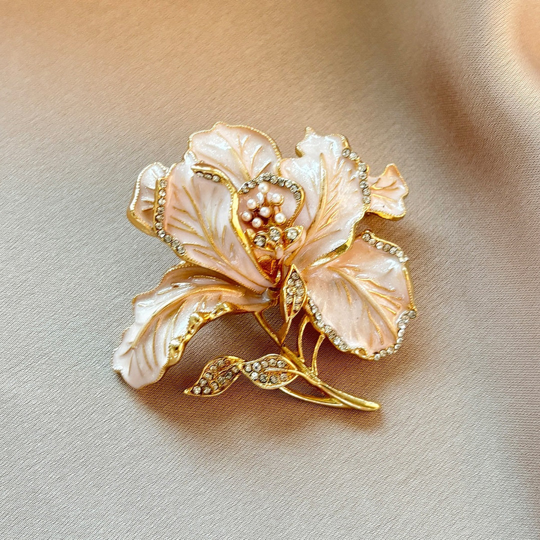Elegante und Stilvolle Brosche Karnz