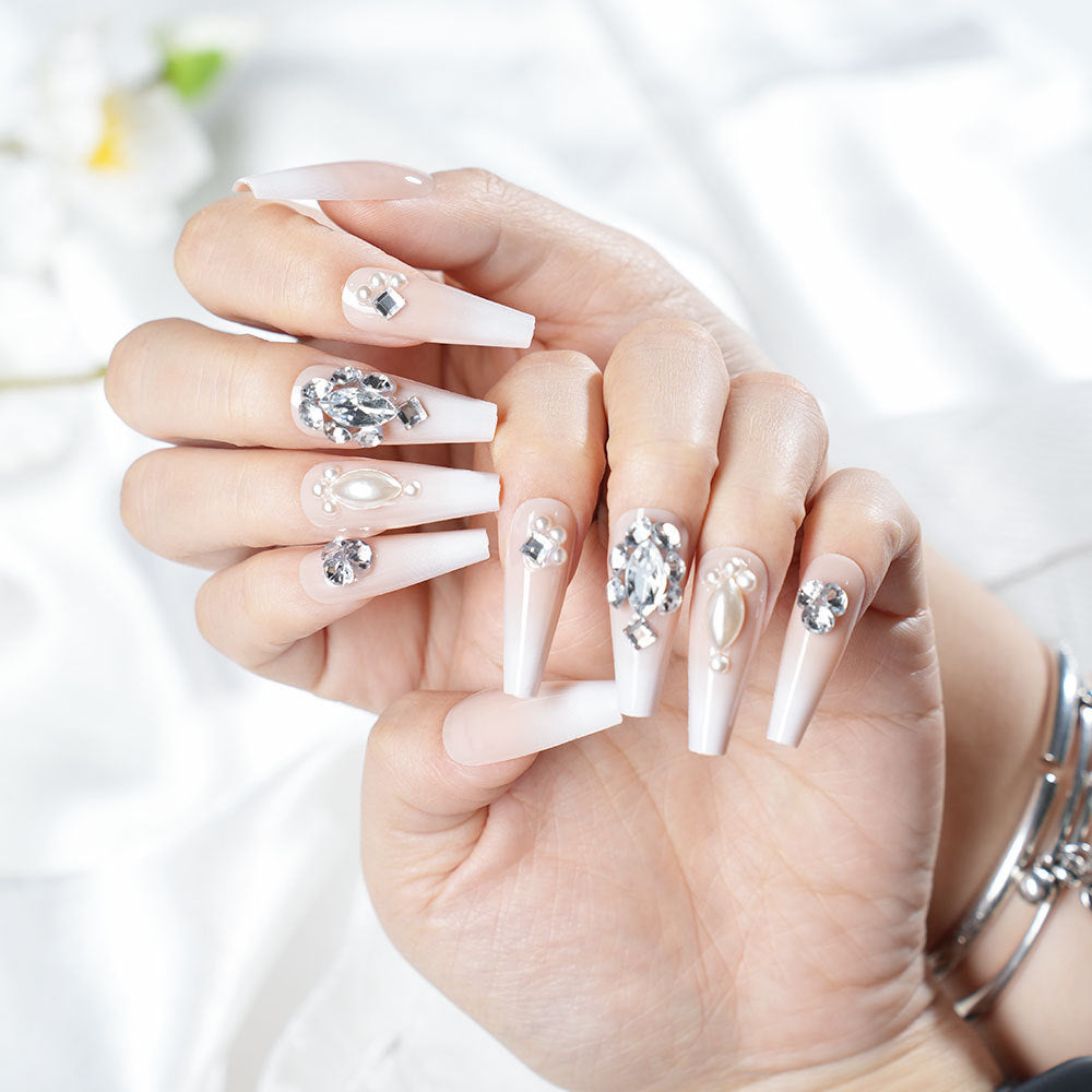 Glamouröse mit Kristallen verzierte Press-On Nail Set Karnz