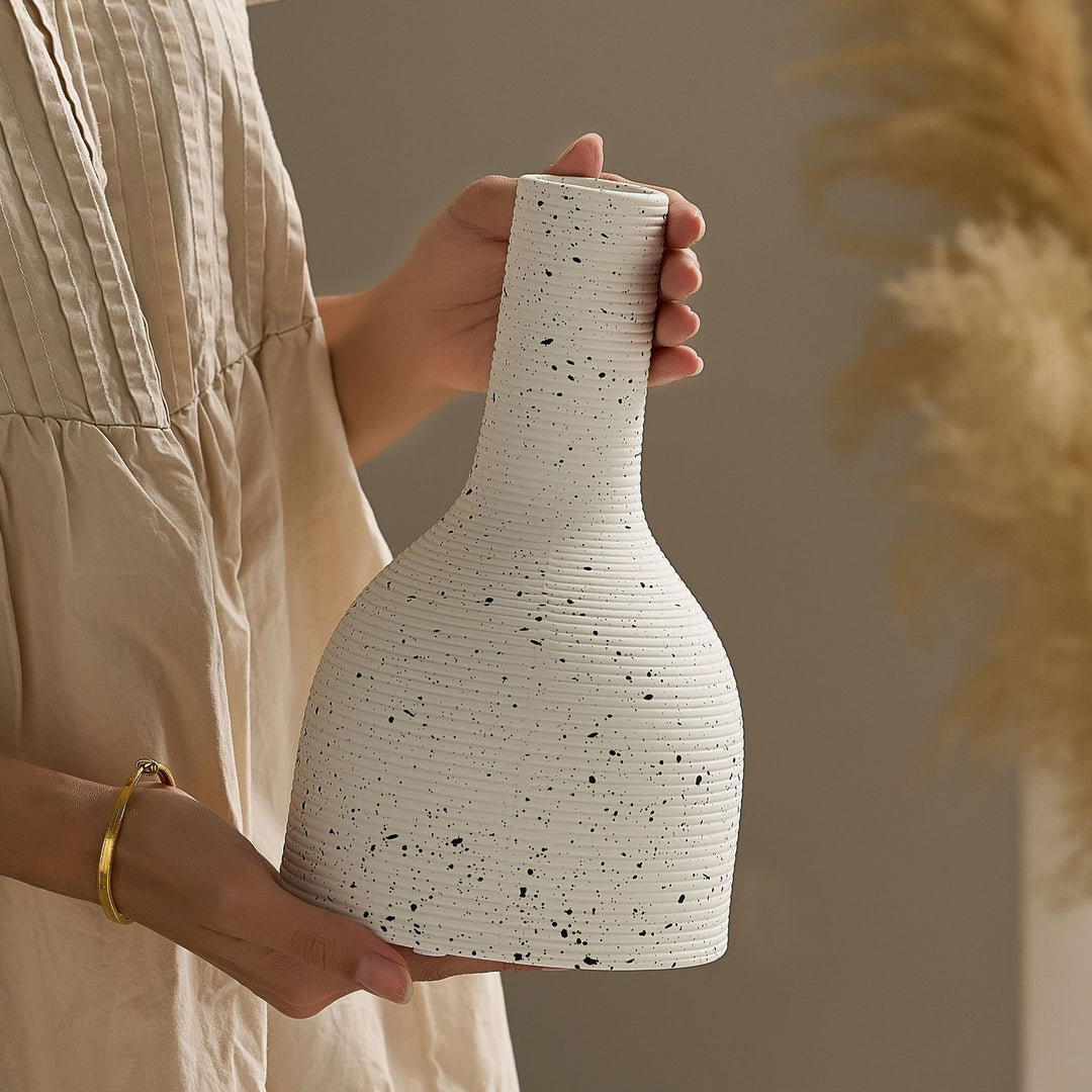 Elegante und Kunstvolle Keramikvase Karnz