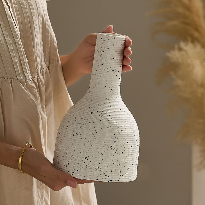 Elegante und Kunstvolle Keramikvase Karnz