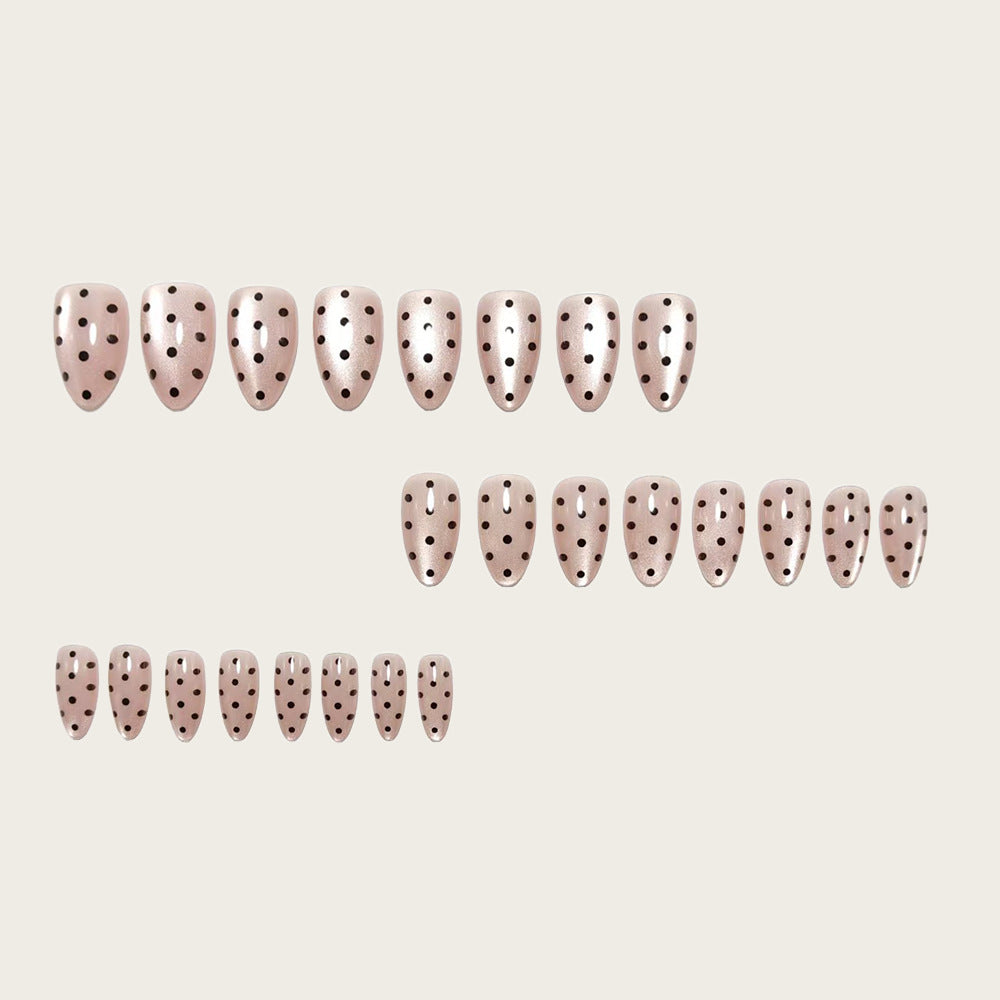 Kunstnägel Im Eleganten Polka-Dot-Design Karnz