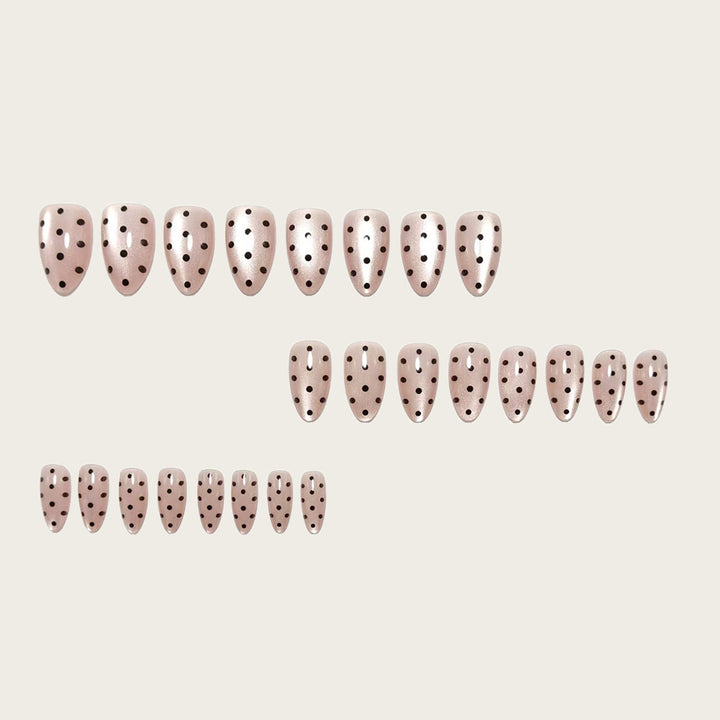 Kunstnägel Im Eleganten Polka-Dot-Design Karnz