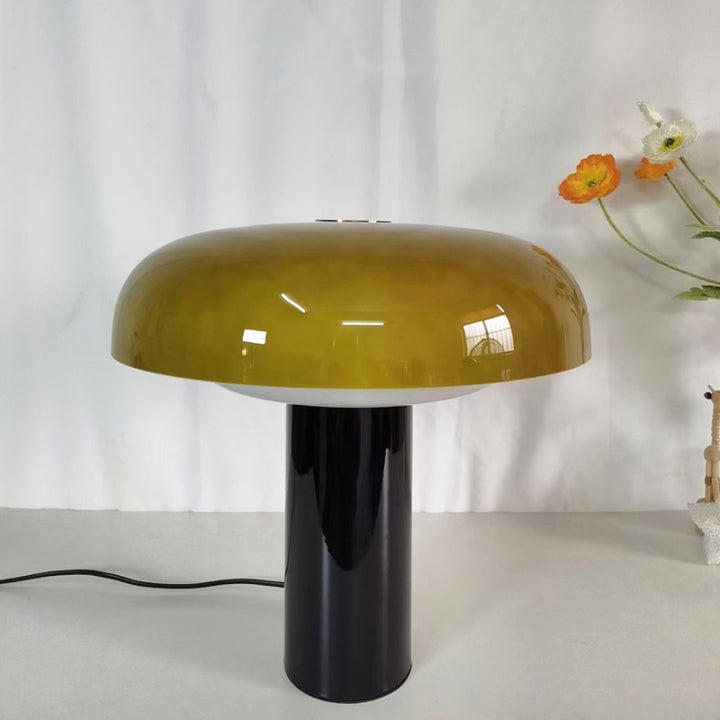 Moderne geschwungene Tischlampe