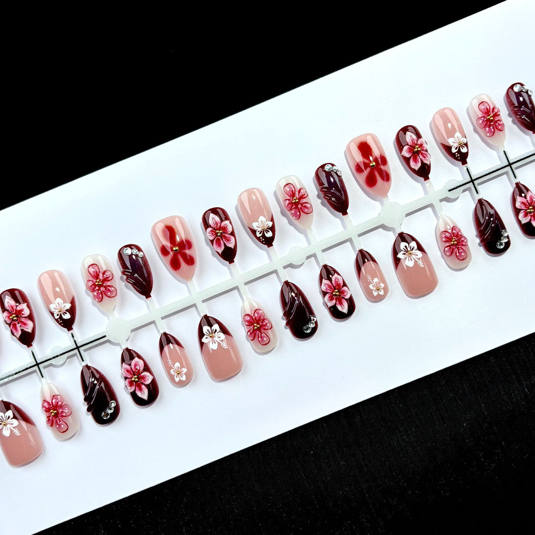 Blumen-Prägetechnik Handgefertigte Press-On Nagelkollektion