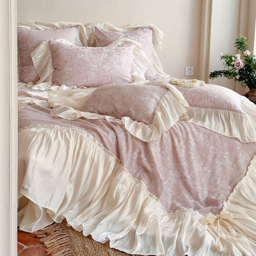 Luxuriöses Rüschen-Bettwäsche-Set aus Satin mit Steppdecke und Bettrock