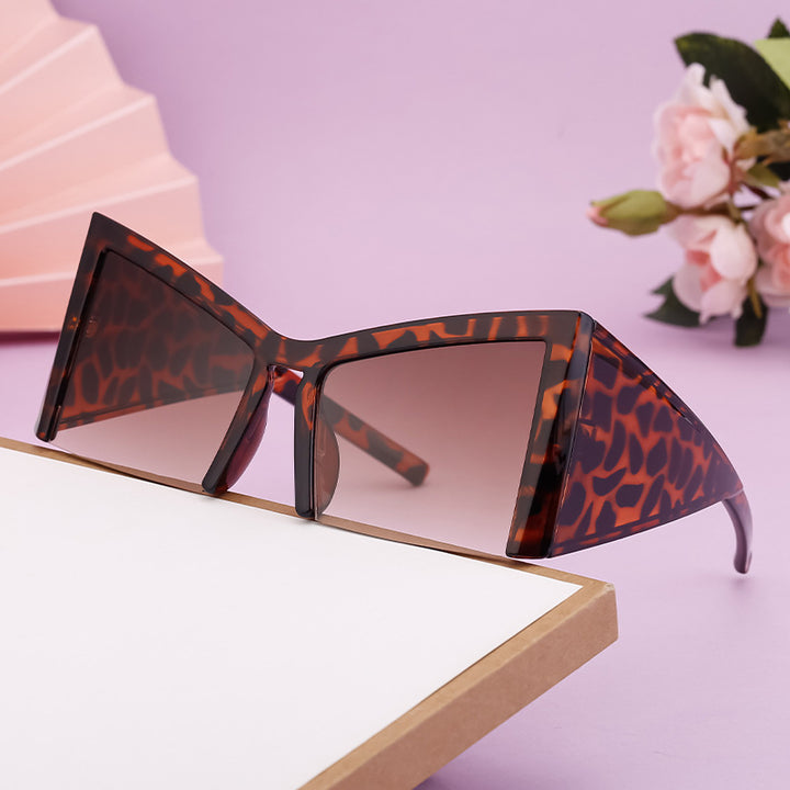 Damen futuristische Sonnenbrille mit markantem Winkelrahmen Karnz