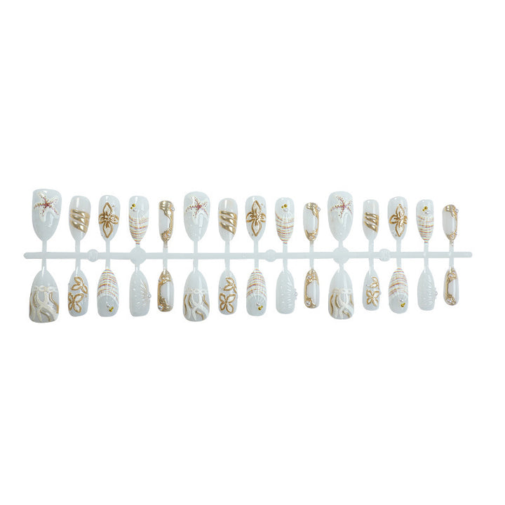Kunstnagelset mit luxuriösen Goldverzierungen und eleganten Naturmotiven Karnz