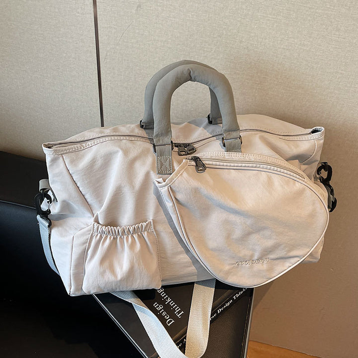 Multifunktionale Reisetasche mit verstellbaren Trägern