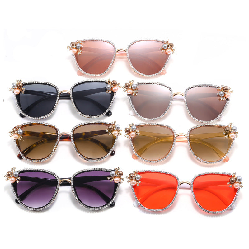 Damen glamouröse Sonnenbrille mit Perlen- und Kristalldekoration Karnz