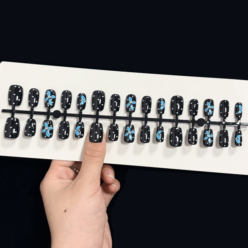 Blumenverzierte Press-On-Nagelset Karnz