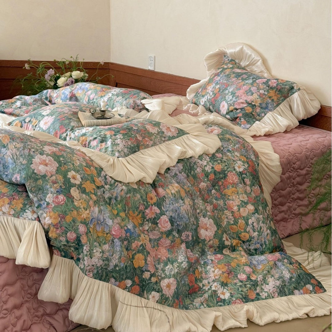 Florale Bettwäsche-Garnitur mit plissiertem Volant und Vintage-Blumenprint