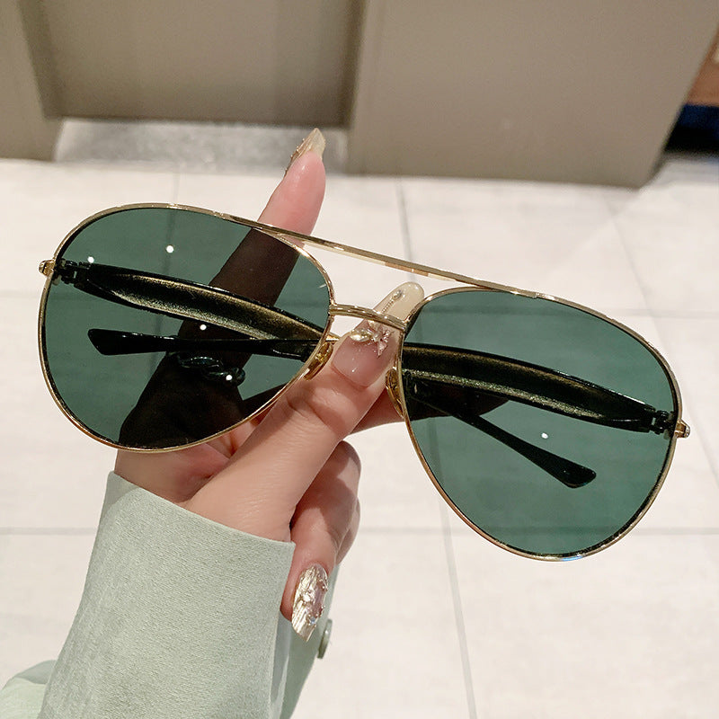 Damen exklusive Designer-Brille mit eleganten Details und hochwertigem Metallrahmen Karnz