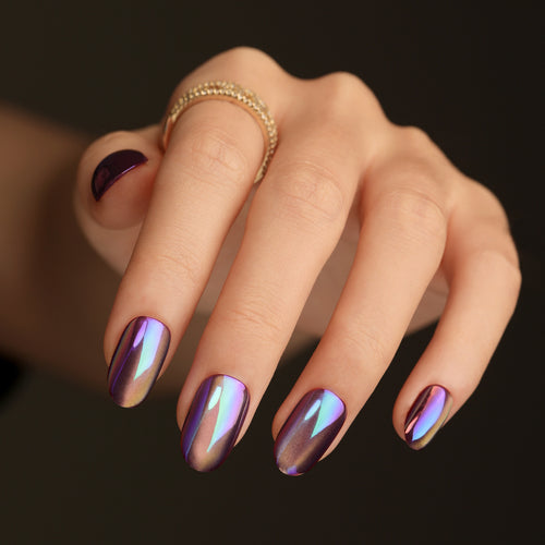 Glänzende Nagelkunst mit holografischem Effekt Karnz