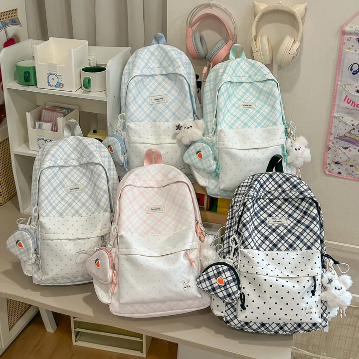 Stylische Karomuster-Rucksack mit lustigen dekorativen Akzenten Karnz
