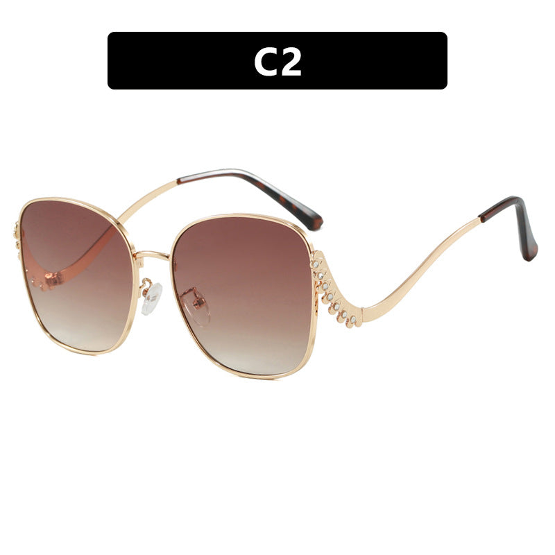 Damen auffällige Sonnenbrille mit funkelnden Applikationen Karnz