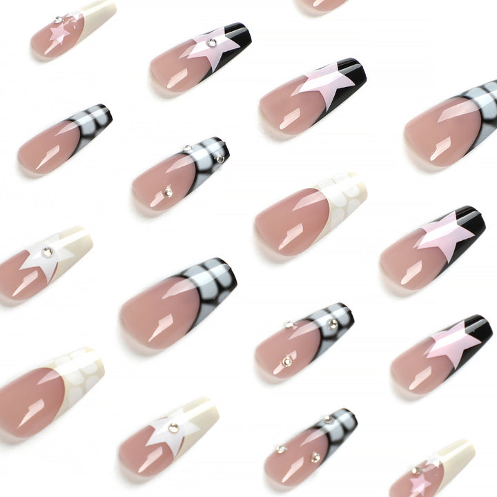 Kreative Nagelkunst im eleganten Design Karnz