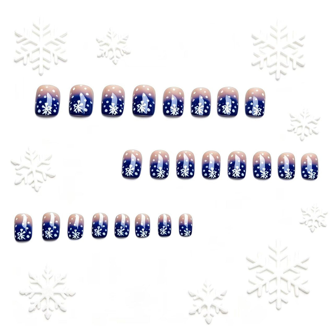 Kunstnägel mit Winterlichem Schneekristall-Design Karnz