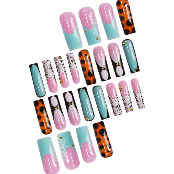Künstlerisches Press-On Nagelkunst Set Karnz