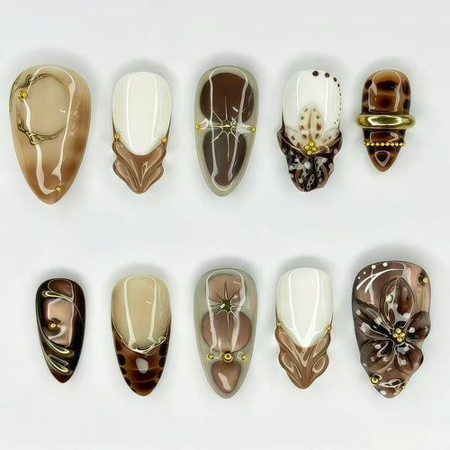 Künstlerisches Press-On Nagelset mit eleganten Designs