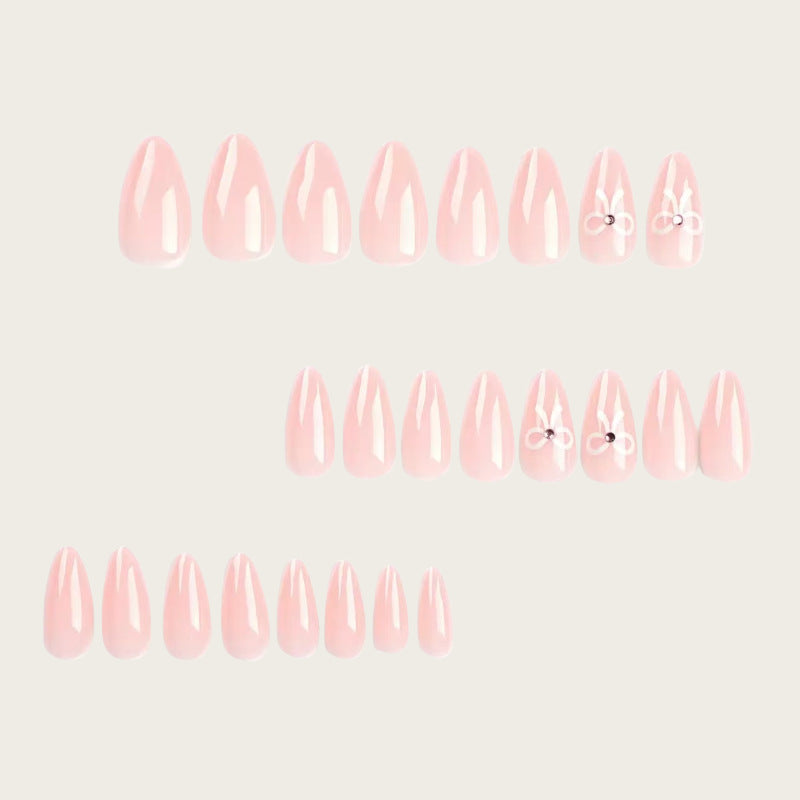 Kunstvolle Nagelverschönerung Karnz