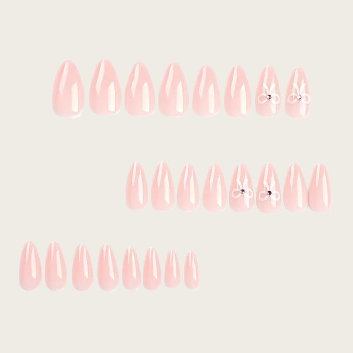 Kunstvolle Nagelverschönerung Karnz