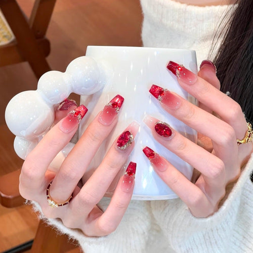 Glamouröses Press-On-Nagelkunstset mit Strass-Akzenten Karnz