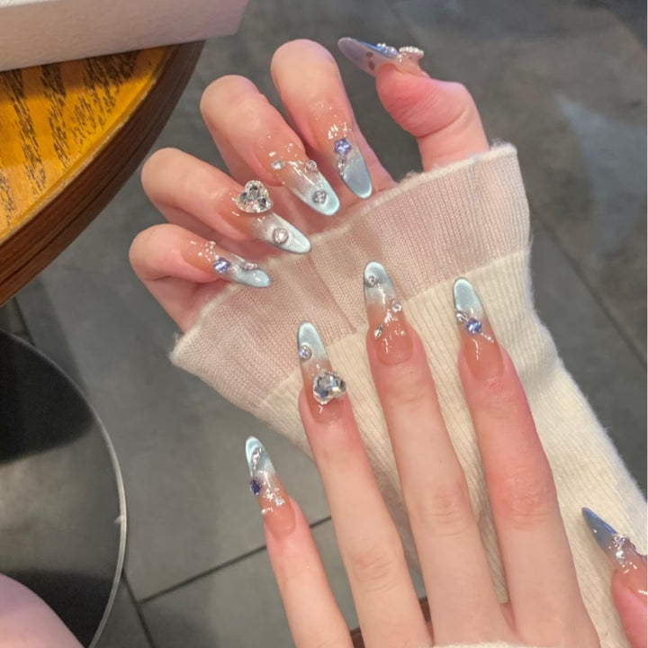 Dekorativer mit Kristallen verzierter Press-On-Nagelset Karnz