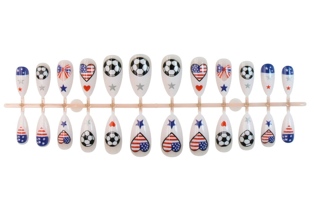 Kreatives Kunstnagelset mit sportlichen Motiven und patriotischen Symbolen Karnz