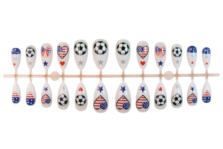 Kreatives Kunstnagelset mit sportlichen Motiven und patriotischen Symbolen Karnz