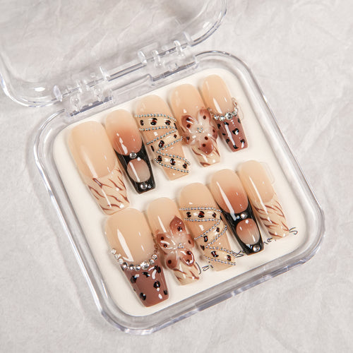 Dekoratives Press-On-Nagelkunst-Set mit Strass-Akzenten