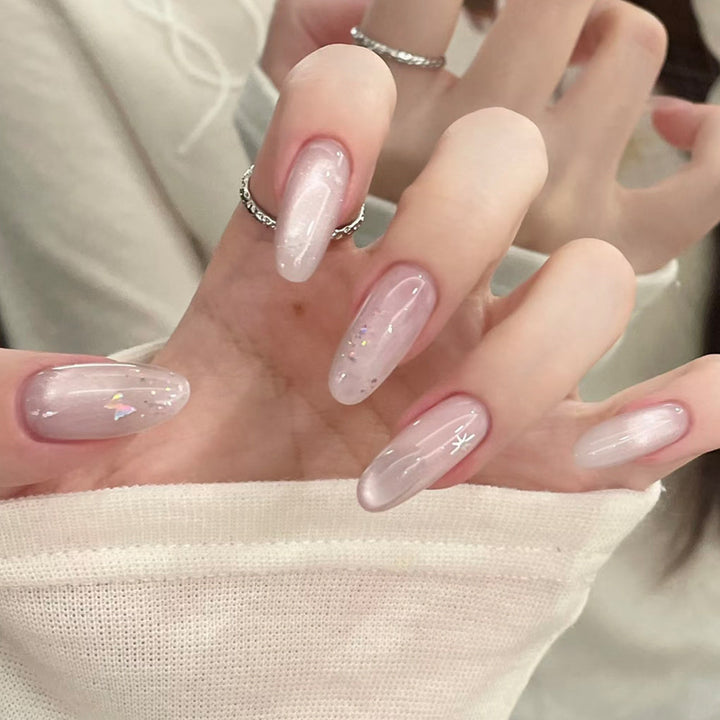 Elegantes Press-On-Nagelset mit künstlerischen Details Karnz