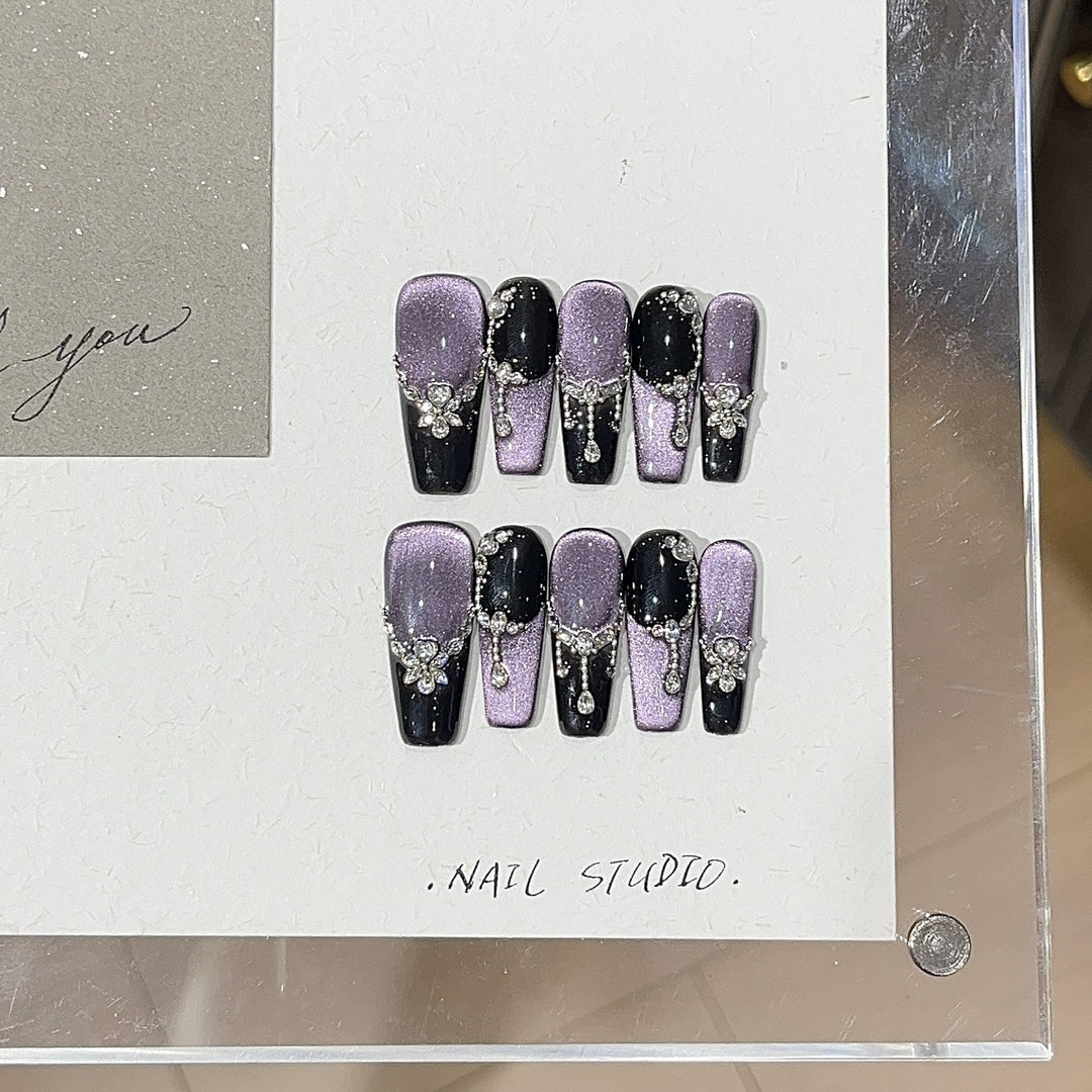 Glamouröse dekorative Nagelkunst Karnz