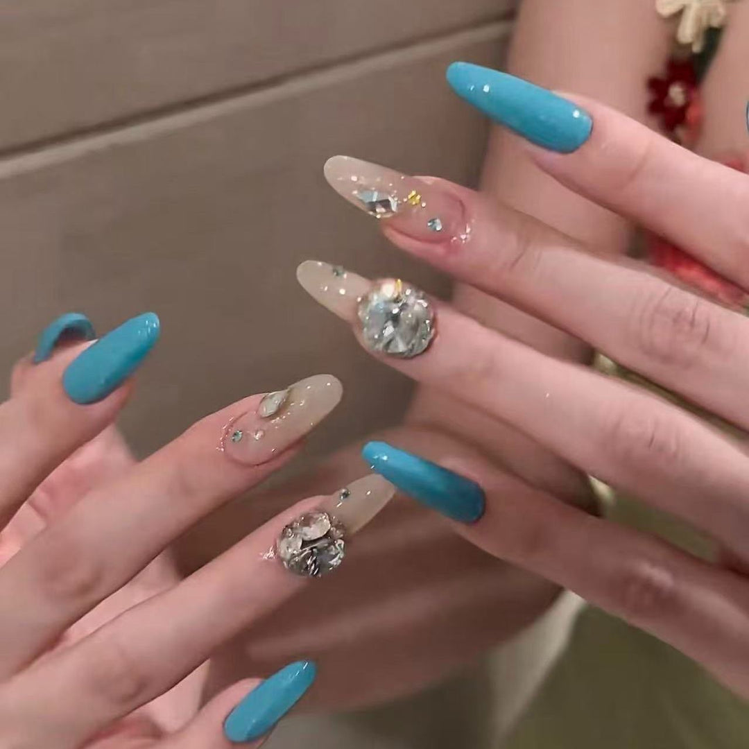 Luxuriöse Press-On Nagelkunst Verbesserungen Karnz