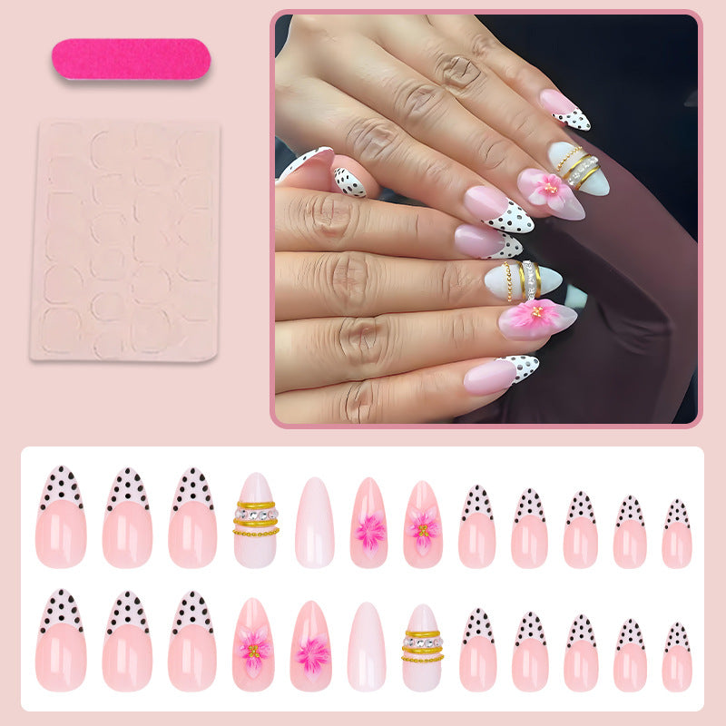 Kunstnagelset mit romantischen Blumenmotiven und eleganten Glitzerverzierungen Karnz