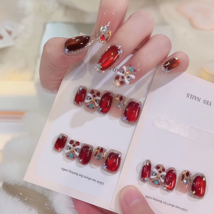 Elegantes mit Edelsteinen verziertes Press-On-Nagelset Karnz