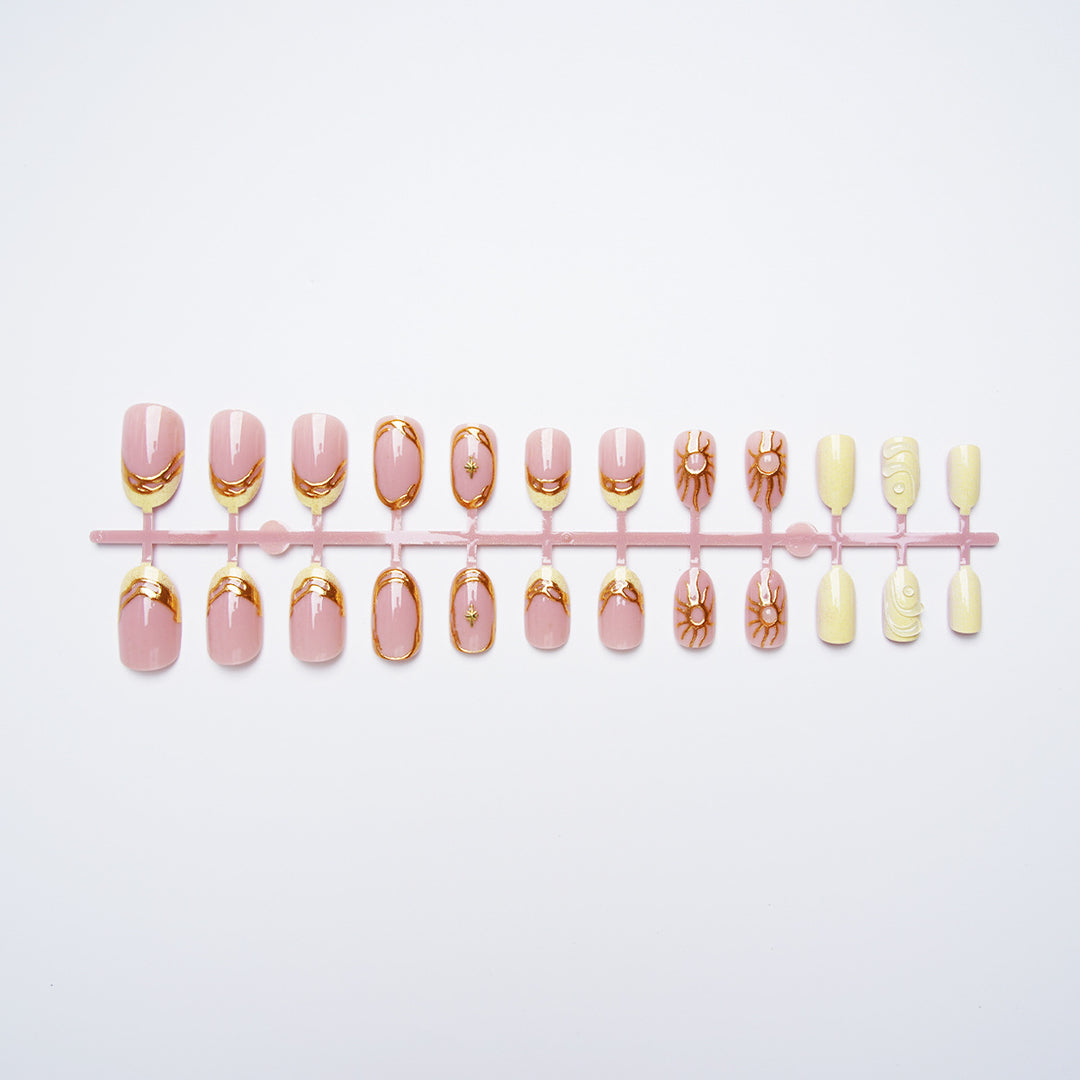 Elegante und Stilvolle Nagelset Karnz