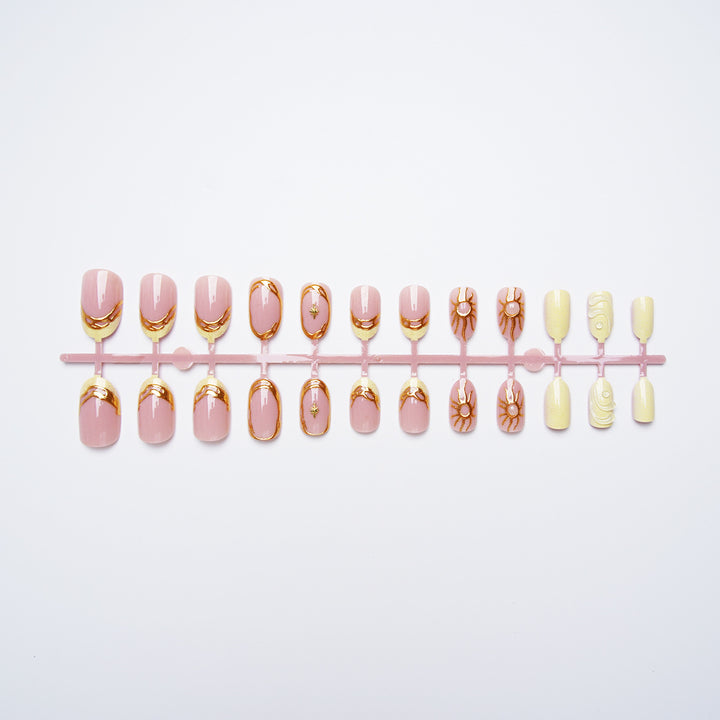 Elegante und Stilvolle Nagelset Karnz